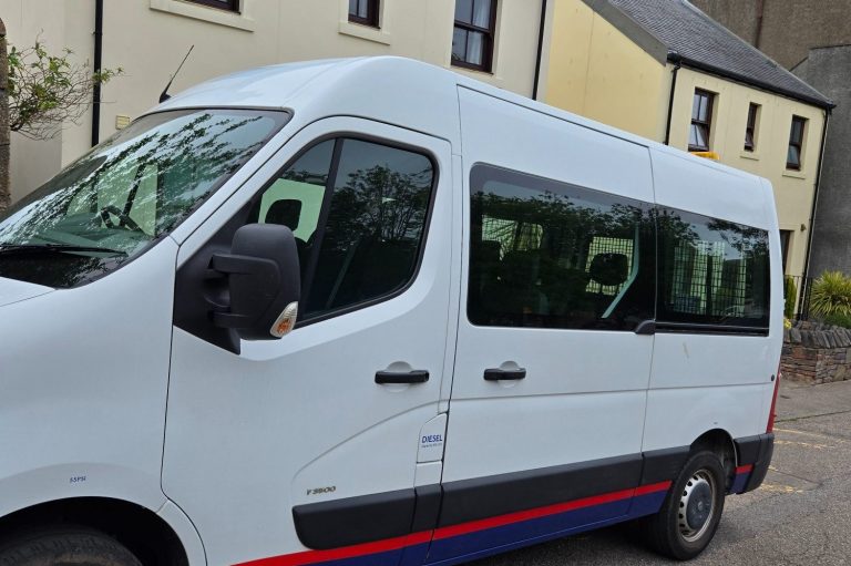 8-seater vehicle with room for golf clubs and luggage